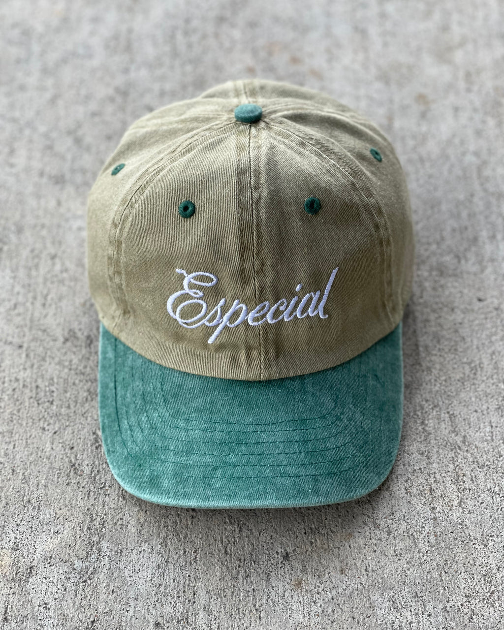 Especial Script Dad Cap- Khaki/Hooker’s Green