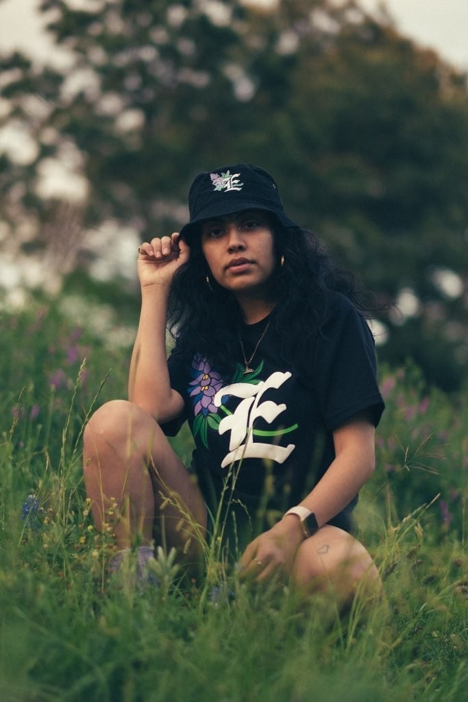 “Bonnie” Tee Black