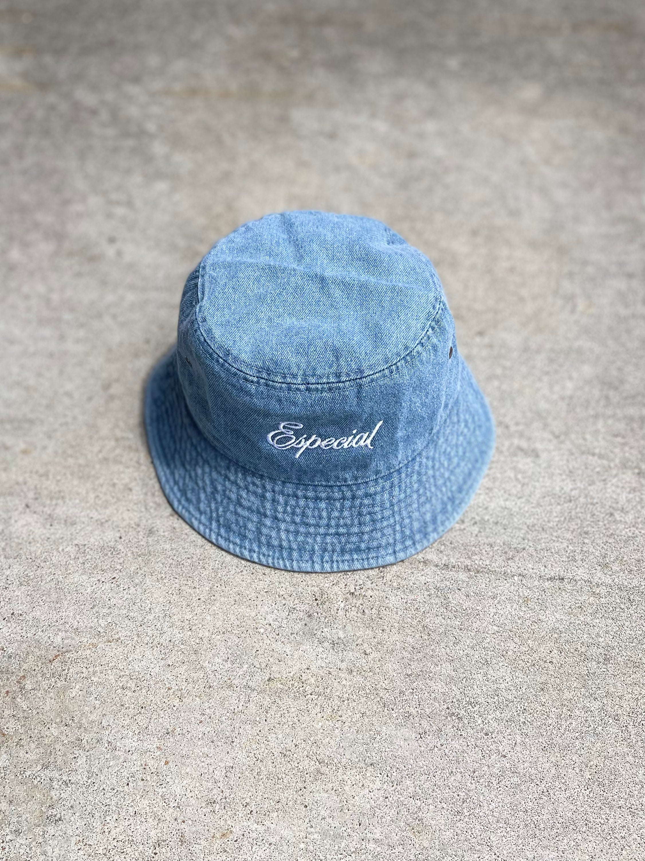 Script logo Bucket hat